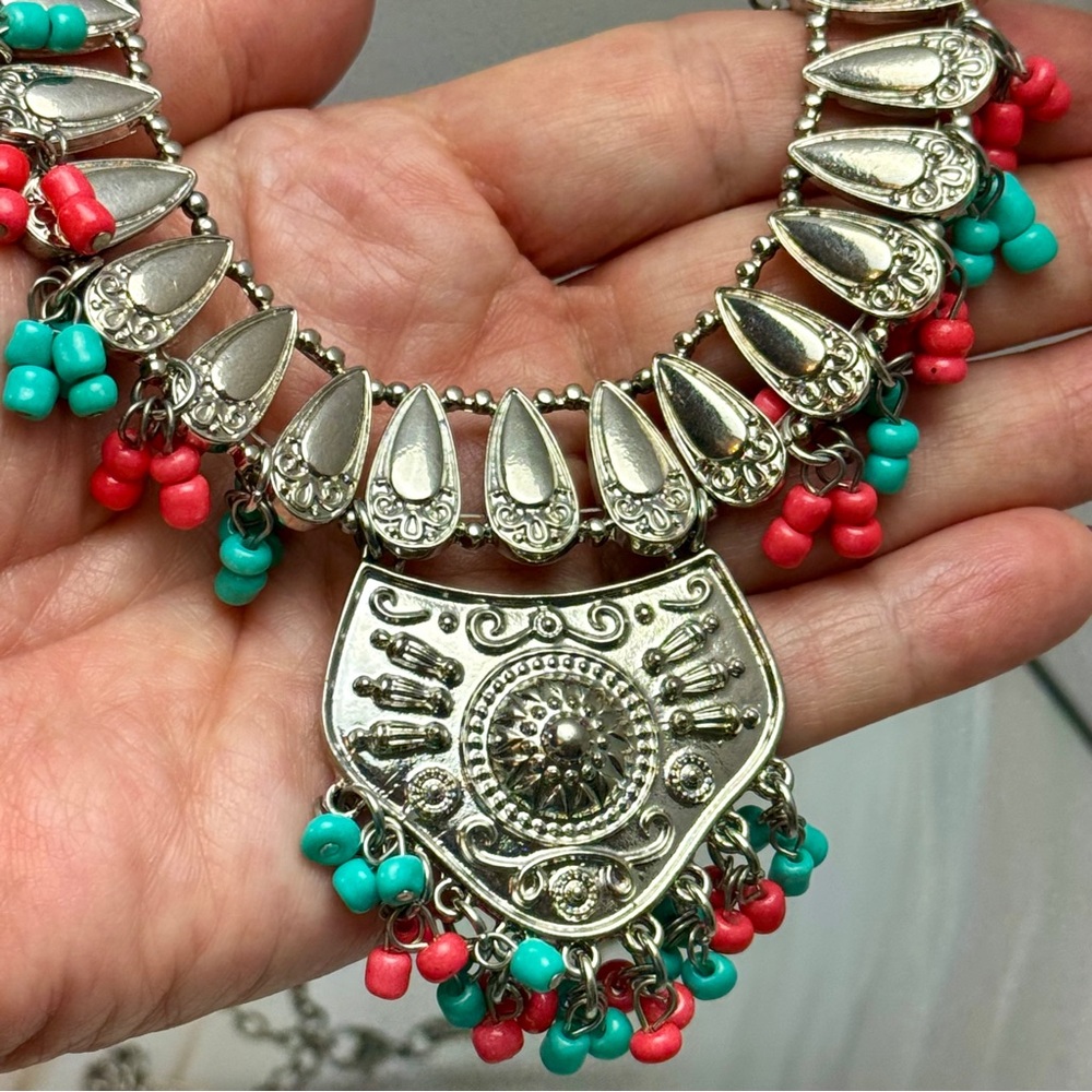 Silver tone Bead and Medallion Fashion Necklace - Picture 4 of 8